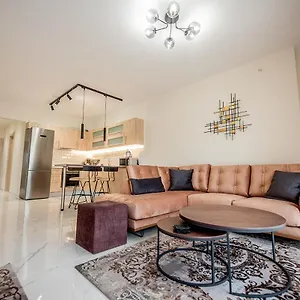 Luxury , Θεσσαλονίκη Ελλάδα